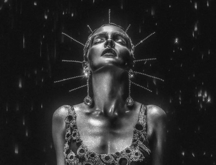 Lauren Mayberry with Cult of Venus