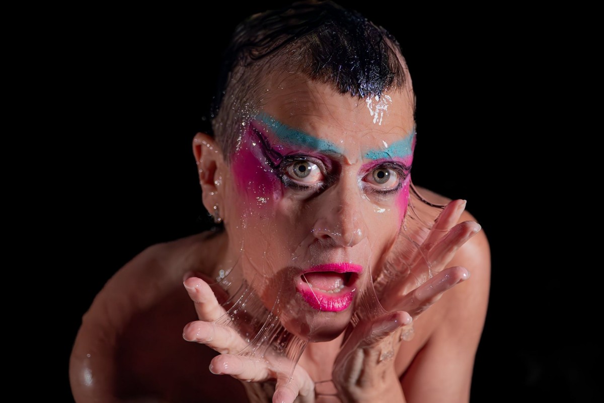 Peaches with Model/Actriz