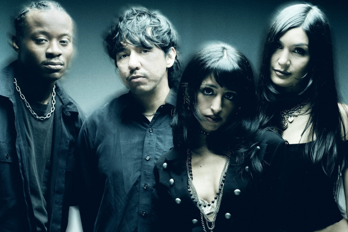 Glixen & Trauma Ray with Her New Knife & Knifeplay