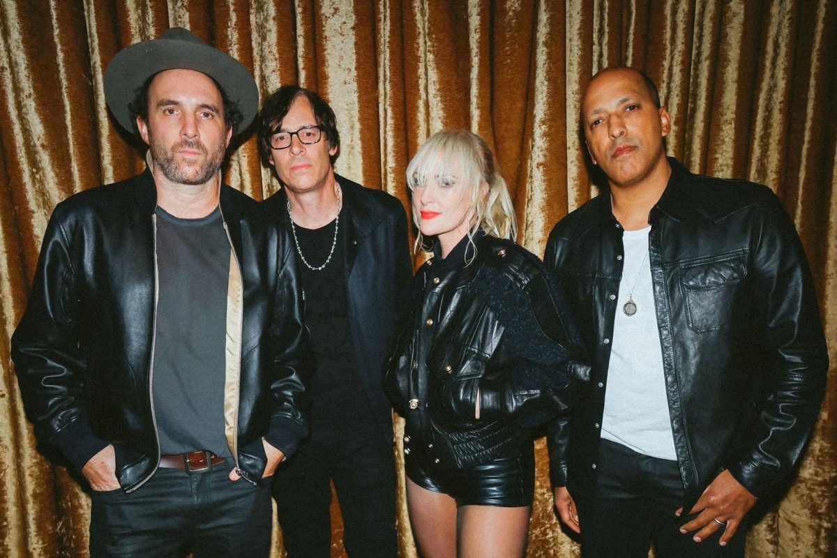 Metric with Broken Social Scene & Stars